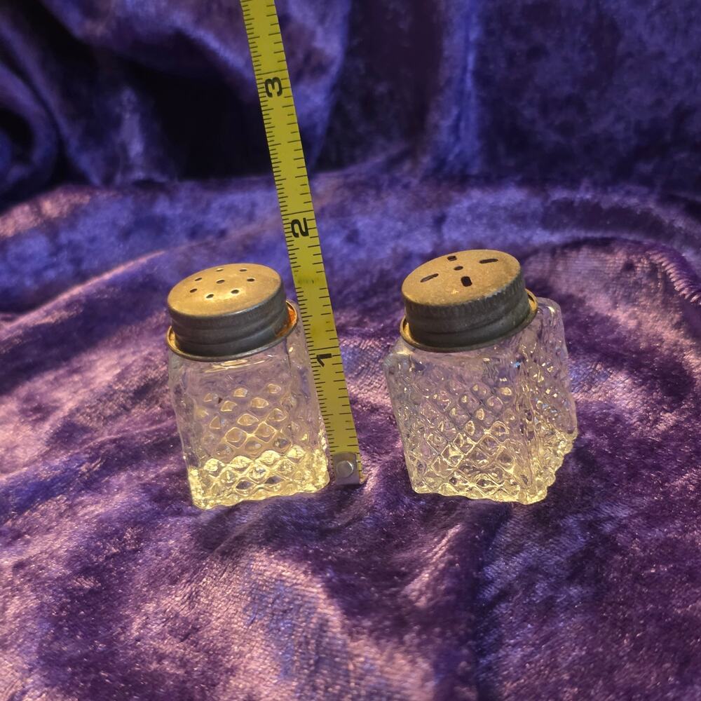 Vintage Glass Cube Diamond Salt & Pepper Shakers 1 5/8” High mcm cottagecore